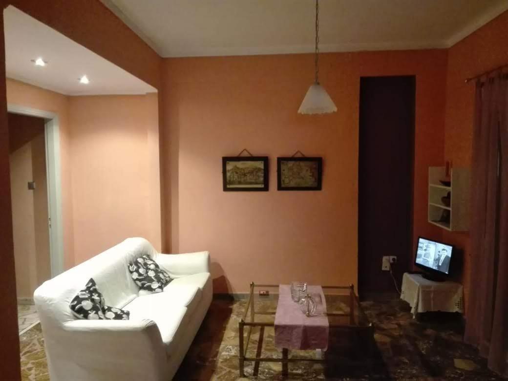 Ts-George'S Apartments By The Airport Markópoulon Екстериор снимка